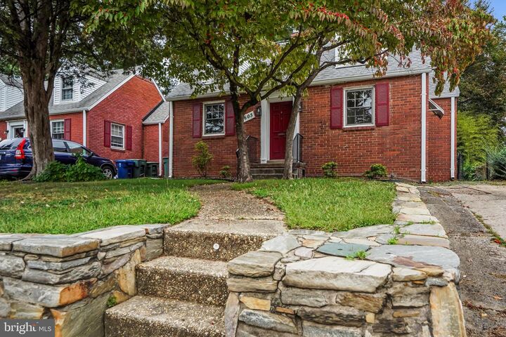 1605 W Braddock Road  Alexandria VA 22302 photo