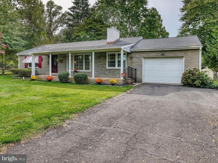 Property Photo:  5 Fayette Drive  PA 19067 