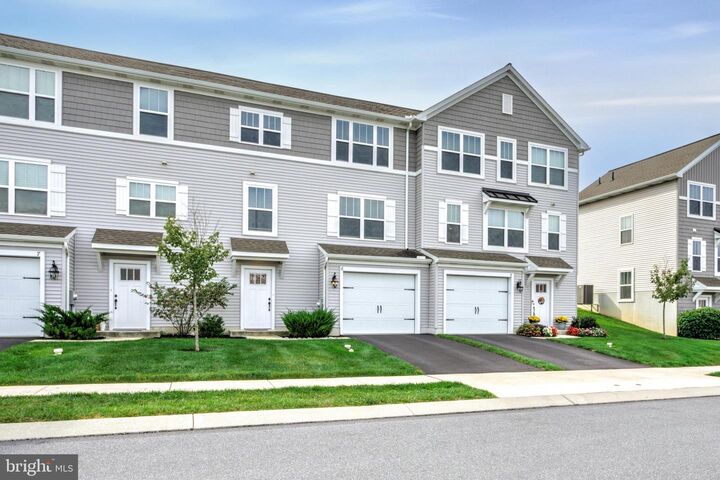 Property Photo:  6 Southside Drive  PA 17584 