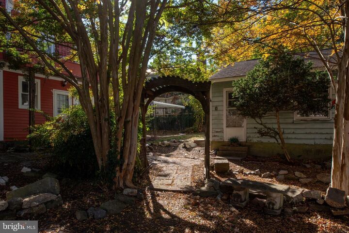 Property Photo: 1104 Caroline St VA 22407