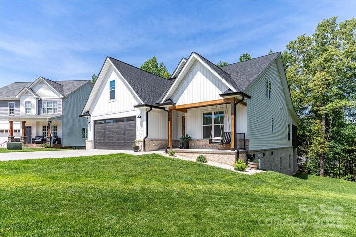 Property Photo: 602 Kames Court NW NC 28613