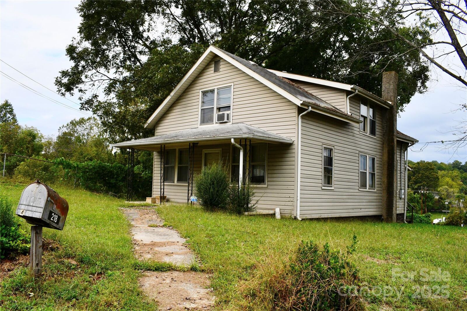 Property Photo:  218 Hudgins Street  NC 28752 