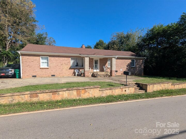 537 Deaverview Road  Asheville NC 28806 photo