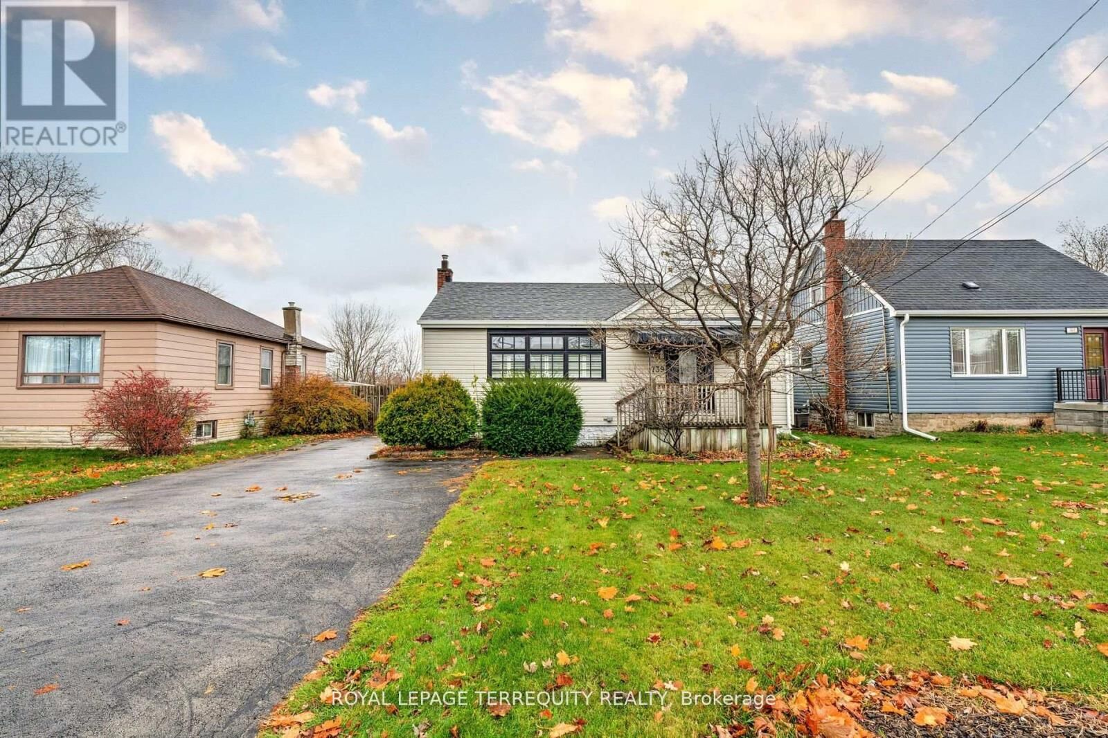 Property Photo:  739 Upper Gage Avenue  ON L8V 4J9 