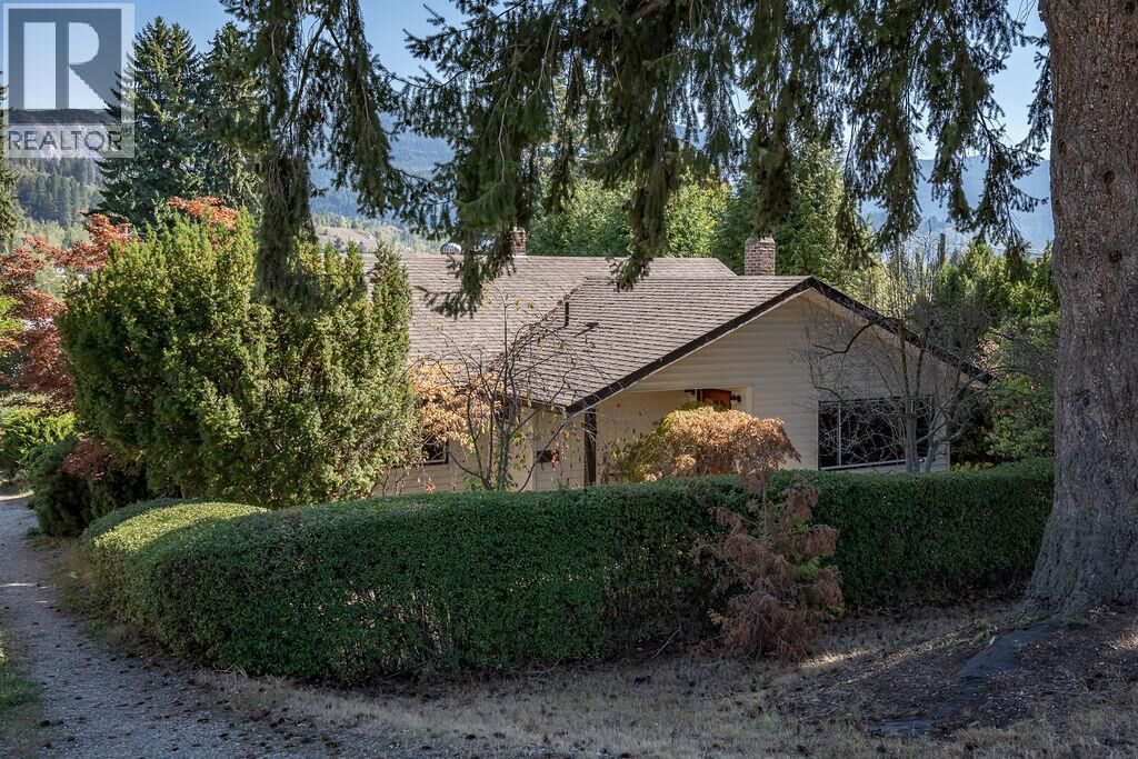 Property Photo:  205 6th Avenue  BC V1N 1T1 