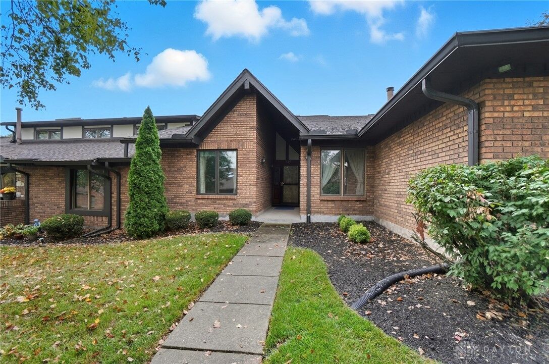 Property Photo: 7129 Fallen Oak OH 45459