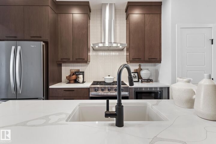 Property Photo:  272 Paterson Link SW  AB T6W 5V2 