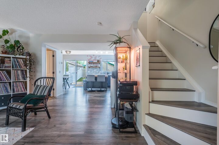 Property Photo:  5990 South Terwillegar Boulevard NW  AB T6R 0K4 
