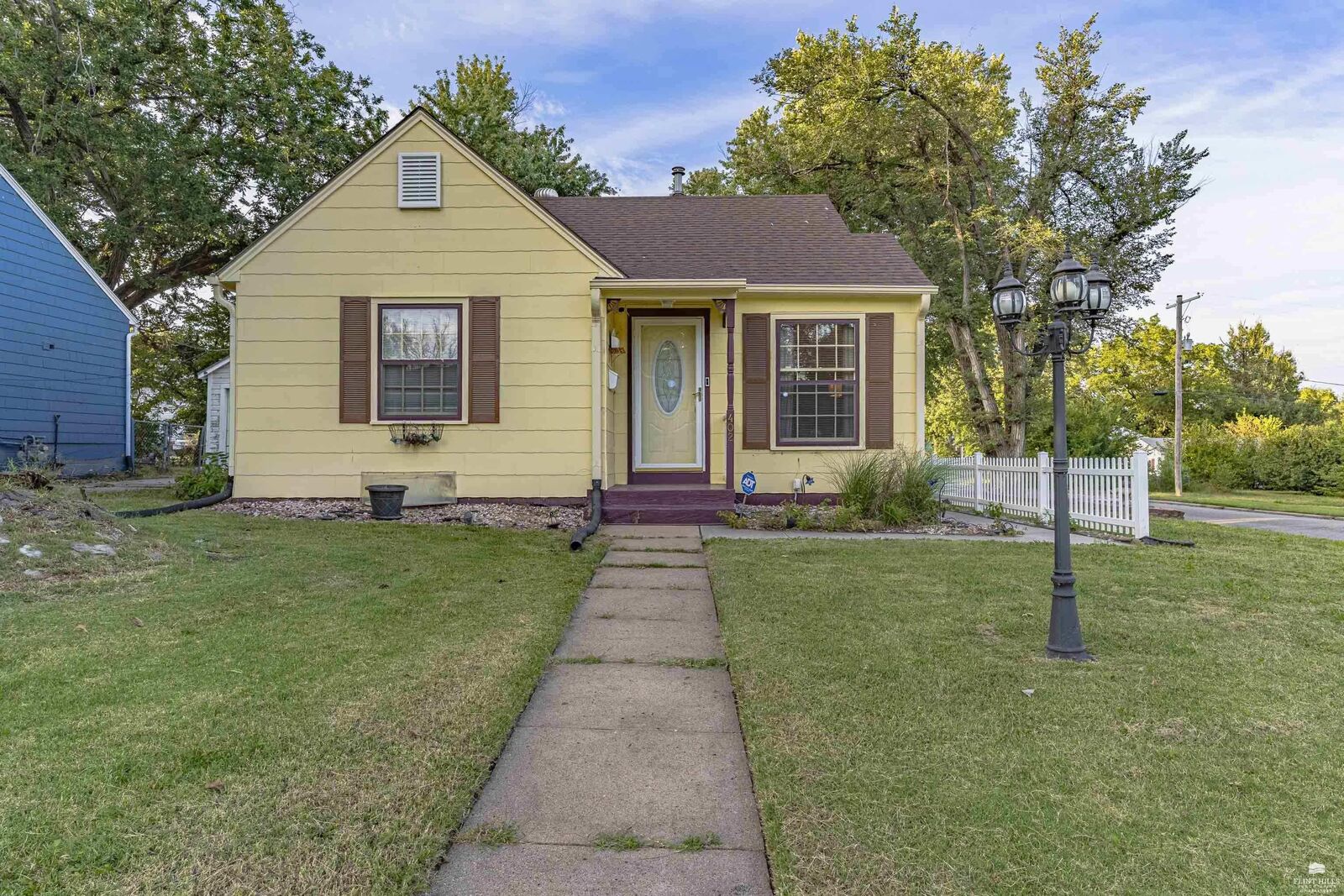 Property Photo:  402 W Vine Street  KS 66441 