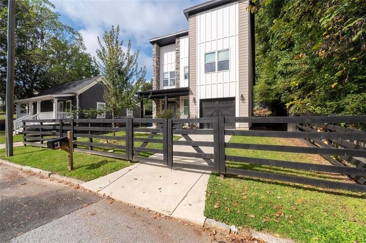Property Photo:  813 Coleman Street SW  GA 30310 