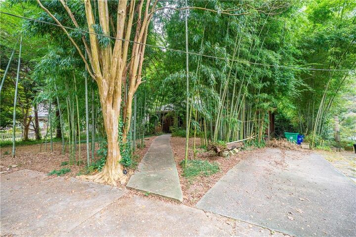 Property Photo:  586 Lakeshore Drive NE  GA 30307 