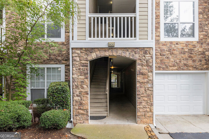 Property Photo: 925 Sandringham Drive GA 30004