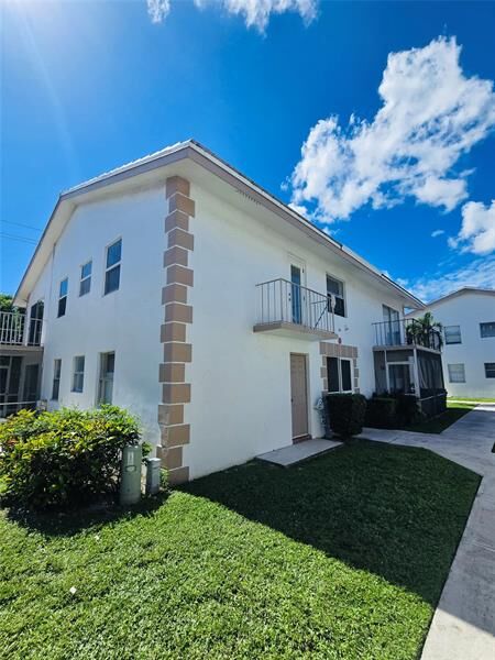 Property Photo:  104 SE 10th St 101  FL 33441 