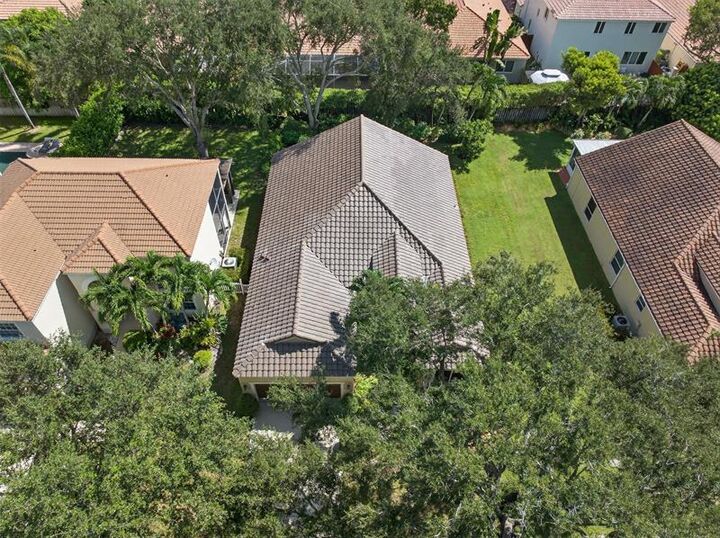 Property Photo:  7862 NW 62nd Way  FL 33067 