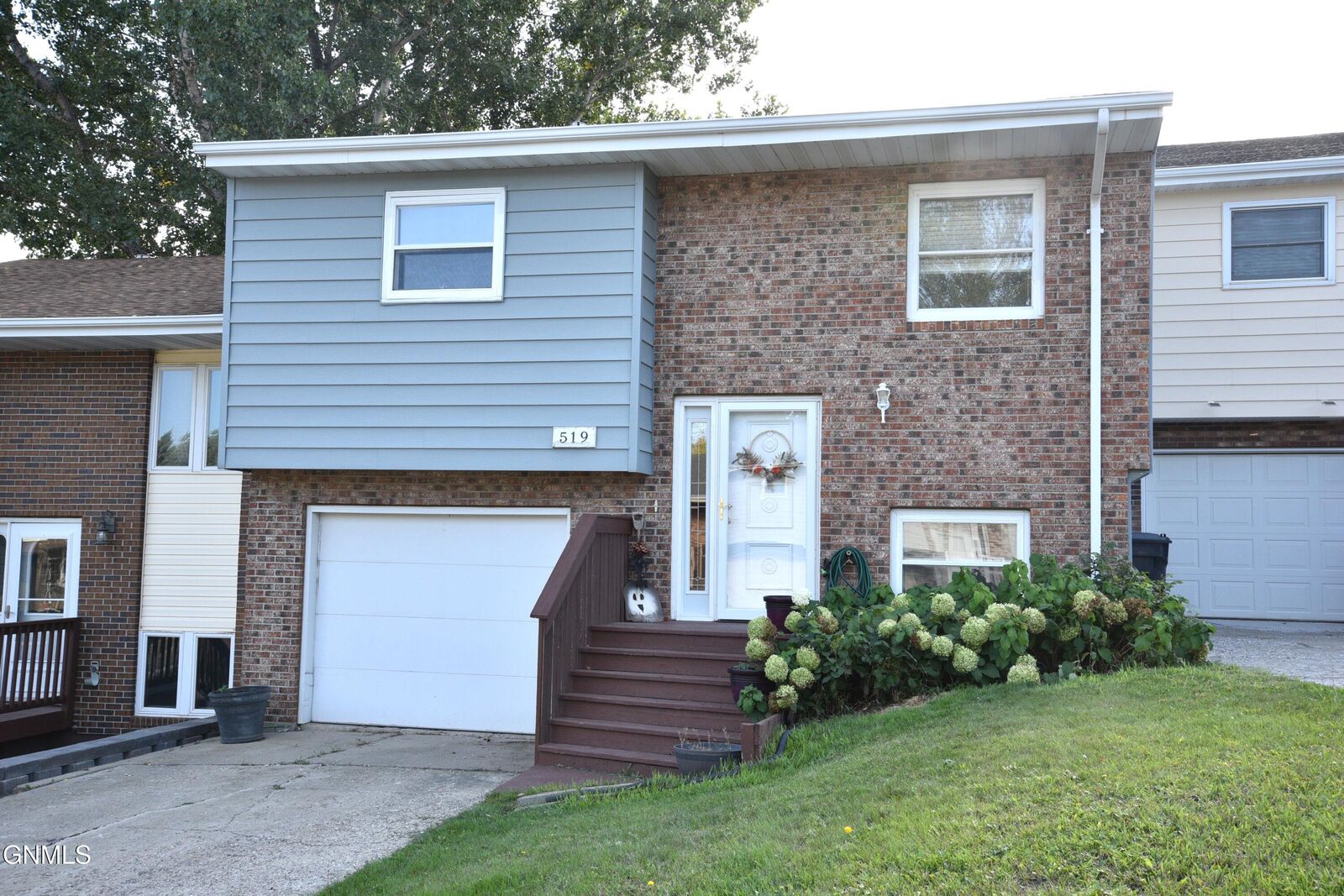 Property Photo:  519 Marilyn Drive NW  ND 58554 