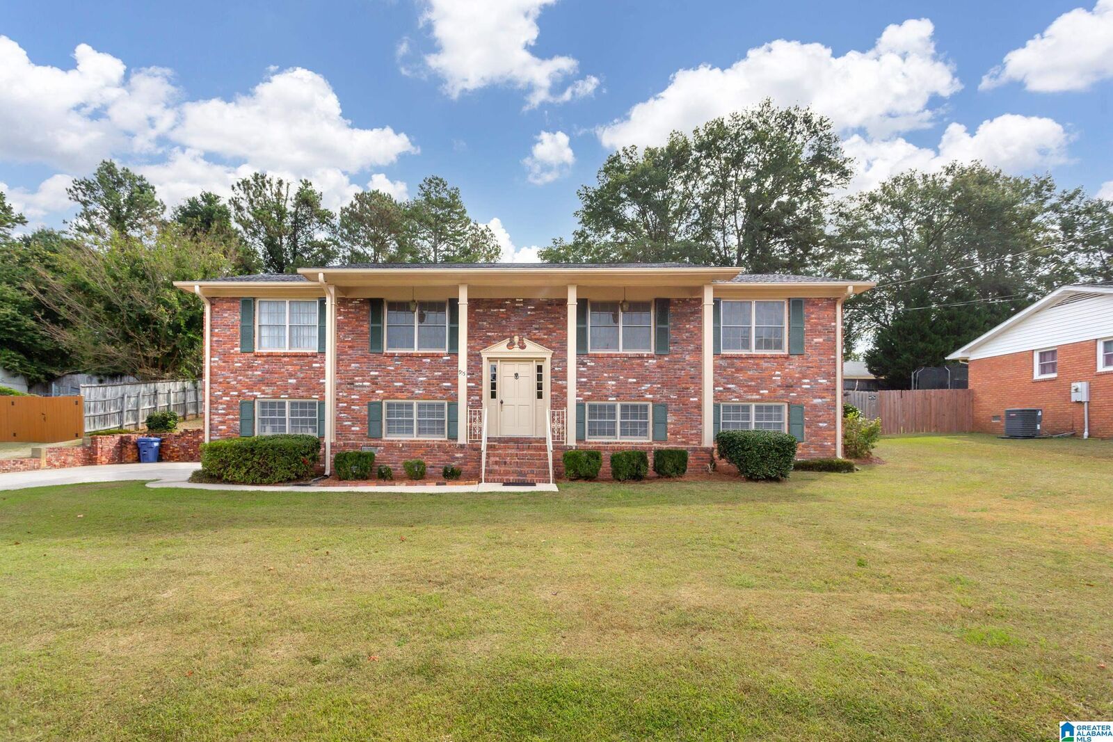 Property Photo: 915 Pinecliff Drive AL 36203