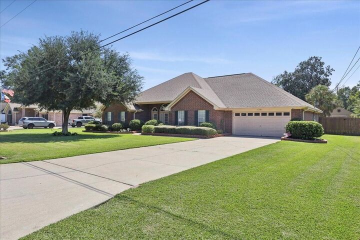 Property Photo: 701 Dawnwood TX 77632