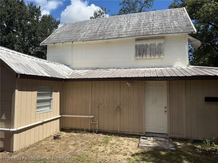 Property Photo:  17 E Winthrop Street  FL 33825