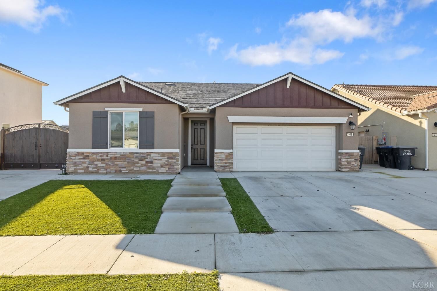 Property Photo: 3541 E Laura Court CA 93292