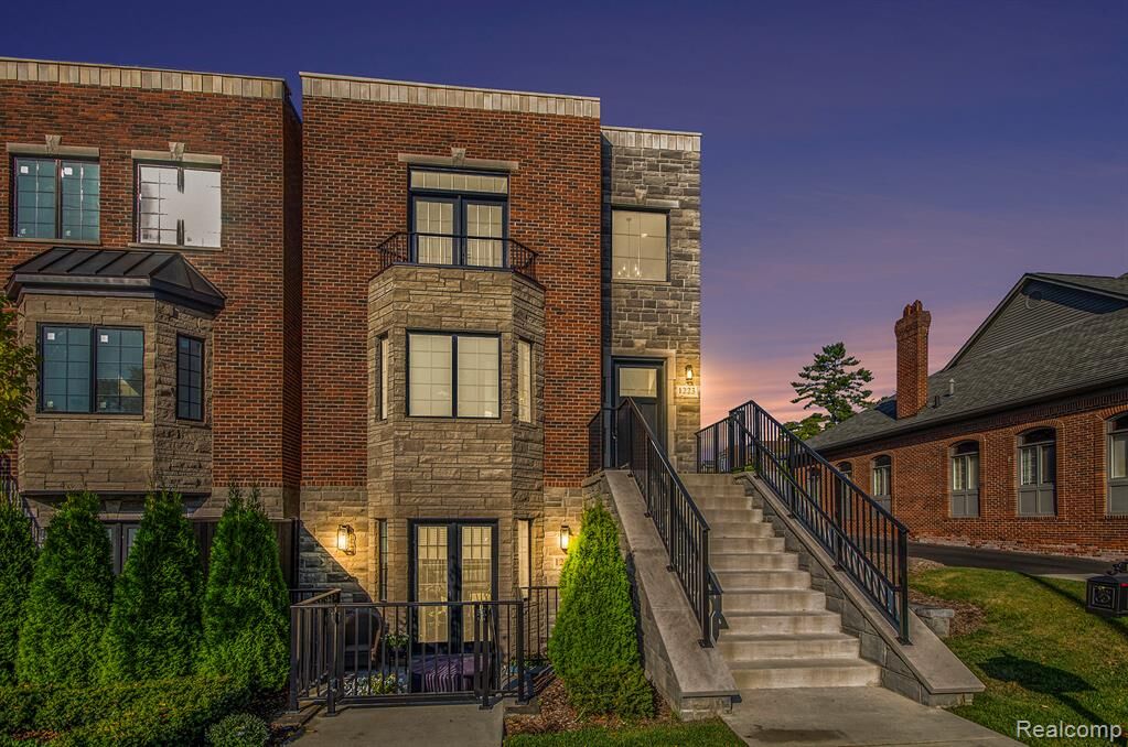 Property Photo:  1219 N Main Street  MI 48307 1119 