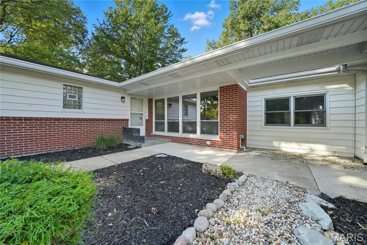Property Photo: 31 Bon Hills Drive MO 63132