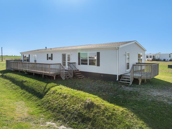 4680 Unity Dr SE  Minot ND 58701 photo