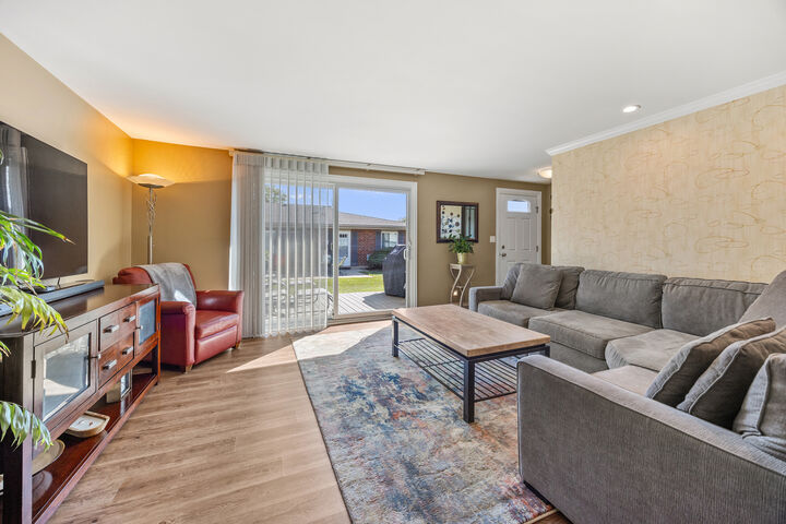 Property Photo:  1123 Stoughton Court 1123  IL 60194 