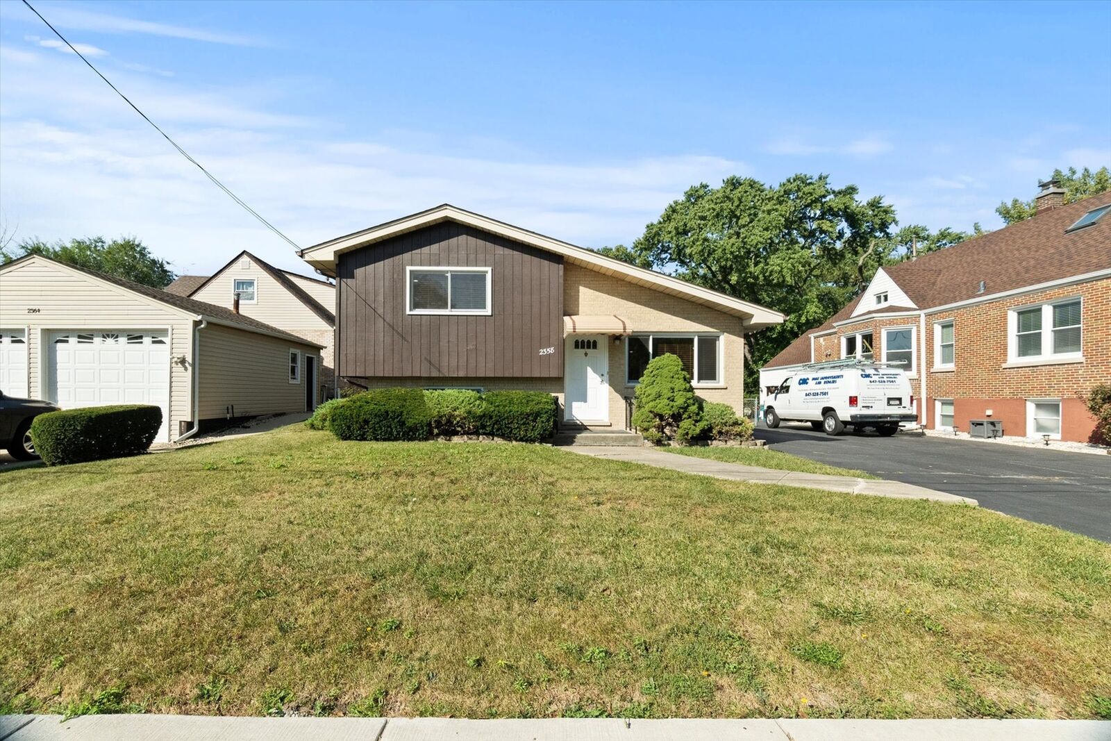 Property Photo: 2358 Westview Drive IL 60018