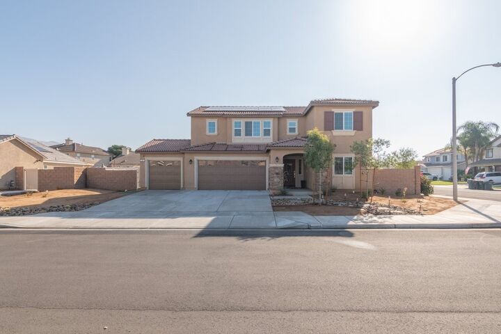 Property Photo:  387 Sunny Ridge  CA 92582 