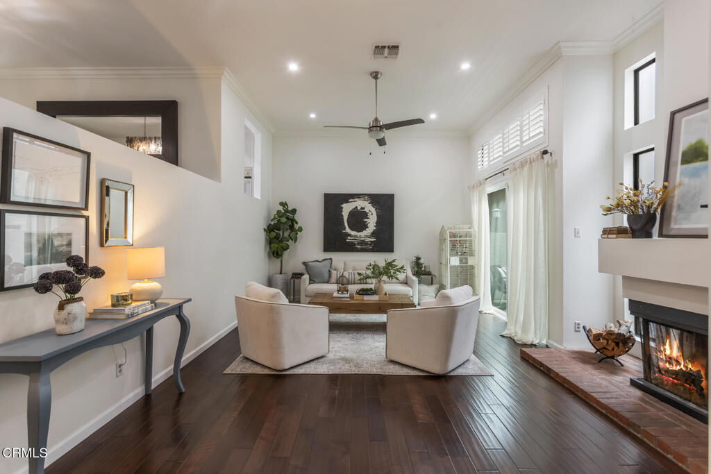 Property Photo:  5230 Bellingham Avenue 6  CA 91607 