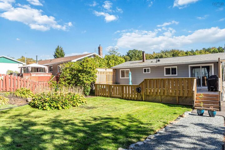 Property Photo:  20 Glenalva Court  NS B2W 4P5 
