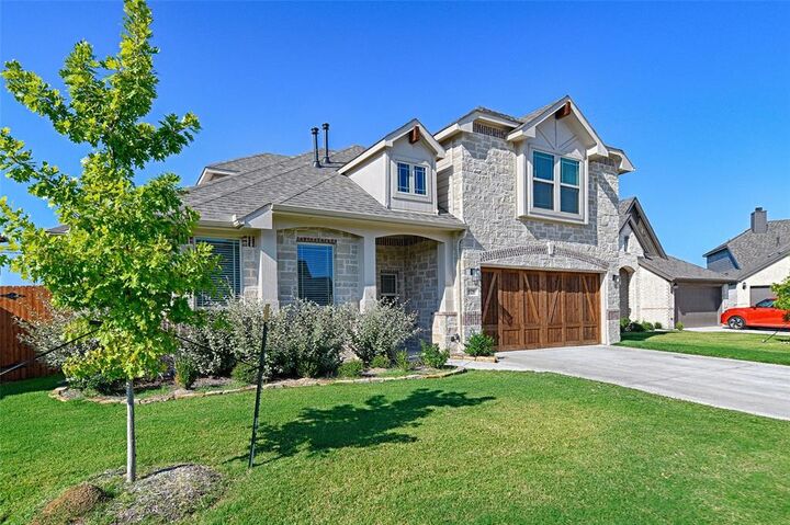 Property Photo: 521 Livia Street TX 76028