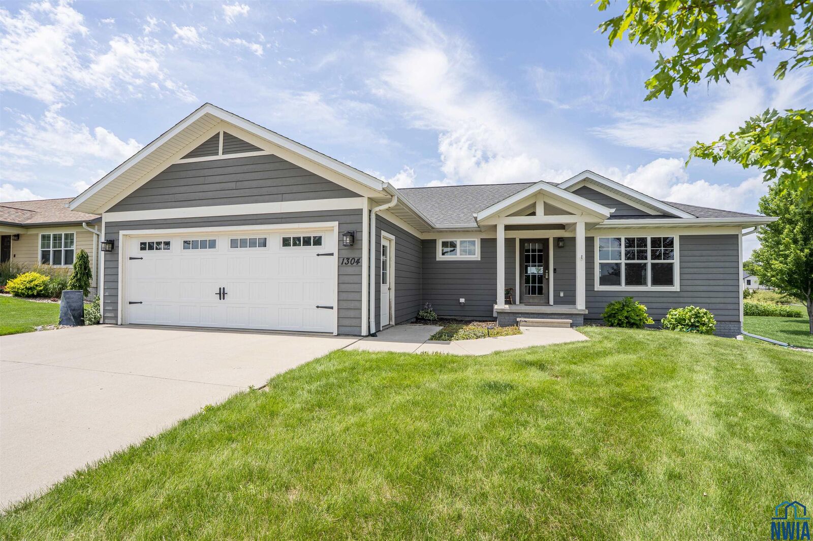 Property Photo: 1304 Olympia Place IA 51041