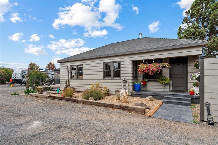 1987 NW 10th Street  Redmond OR 97756 photo