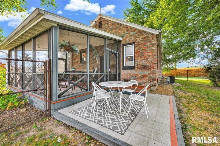 Property Photo:  389 S Fulton Street  IL 61520 