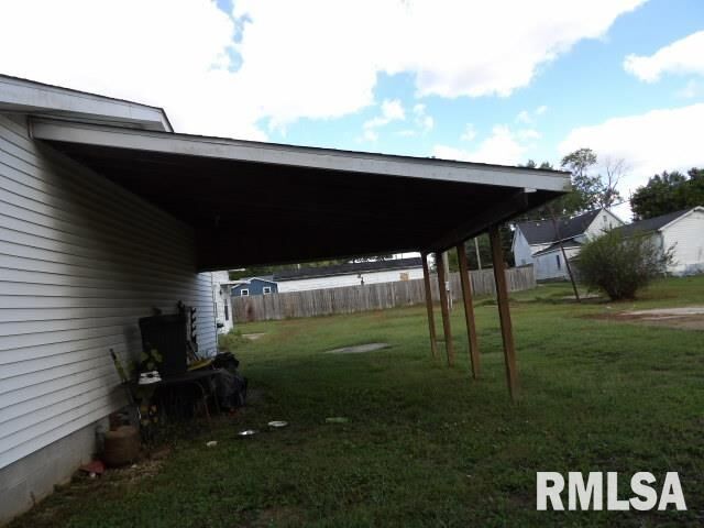 Property Photo:  205 W Washington Street  IL 62917 
