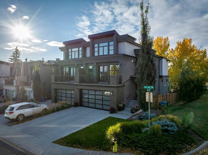 Property Photo:  1827 22 Avenue SW  AB T2T 0S1 