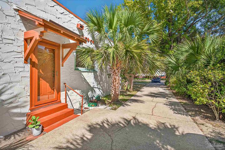 Property Photo:  1420 N 12th Ave  FL 32503 