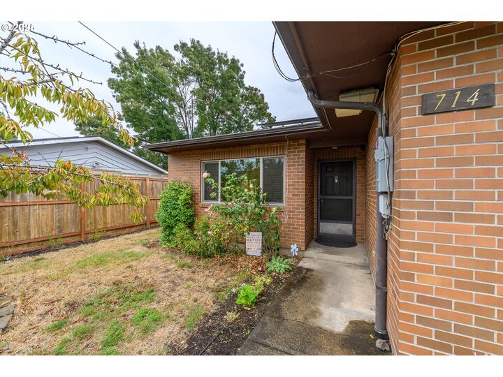 Property Photo:  714 S Meridian St  OR 97132 