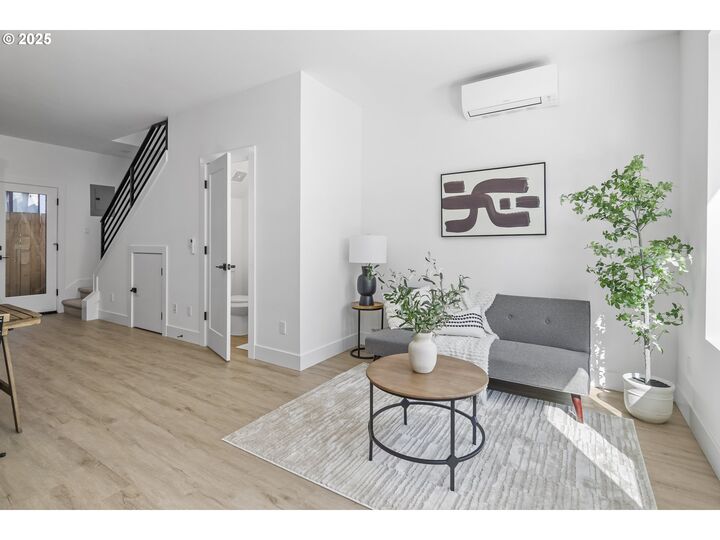 Property Photo:  7914 SE 45th Ave  OR 97206 