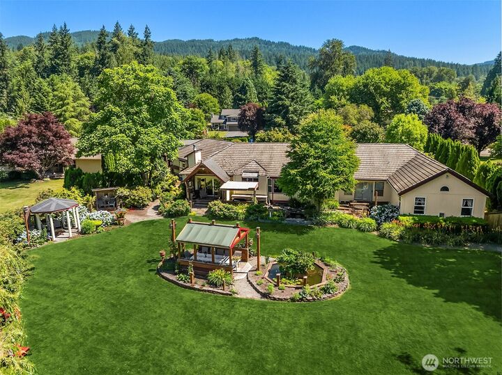 Property Photo:  20625 SE 135th Street  WA 98027 