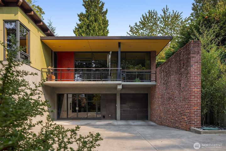 Property Photo:  210  34th Avenue E  WA 98112 