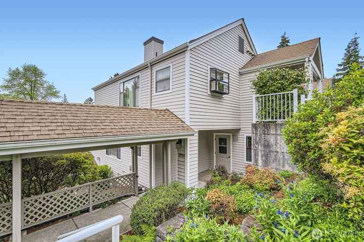 Property Photo:  4105  Providence Point Drive SE  WA 98029 
