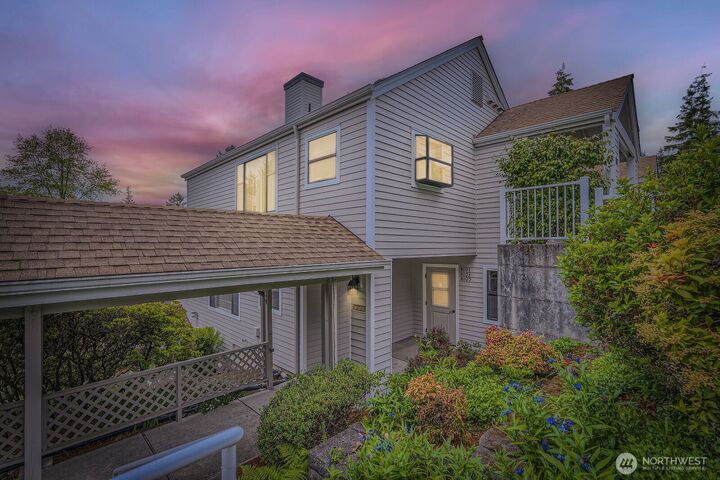 Property Photo:  4105  Providence Point Drive SE  WA 98029 