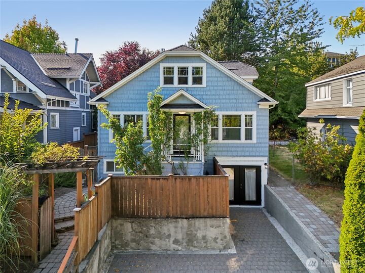 Property Photo:  511  23rd Avenue E  WA 98112 