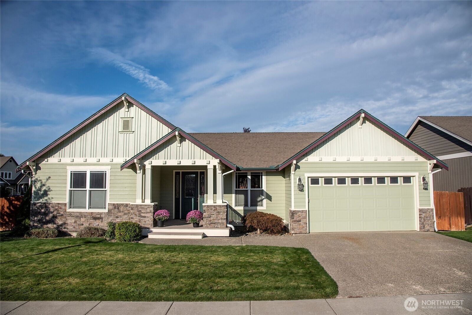 Property Photo:  2401 N Delphine Street  WA 98926 