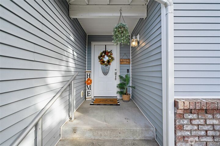 Property Photo:  10527  192nd Street Ct E  WA 98338 