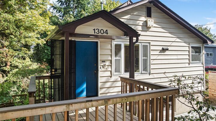 Property Photo:  1304  15th Avenue S  WA 98144 