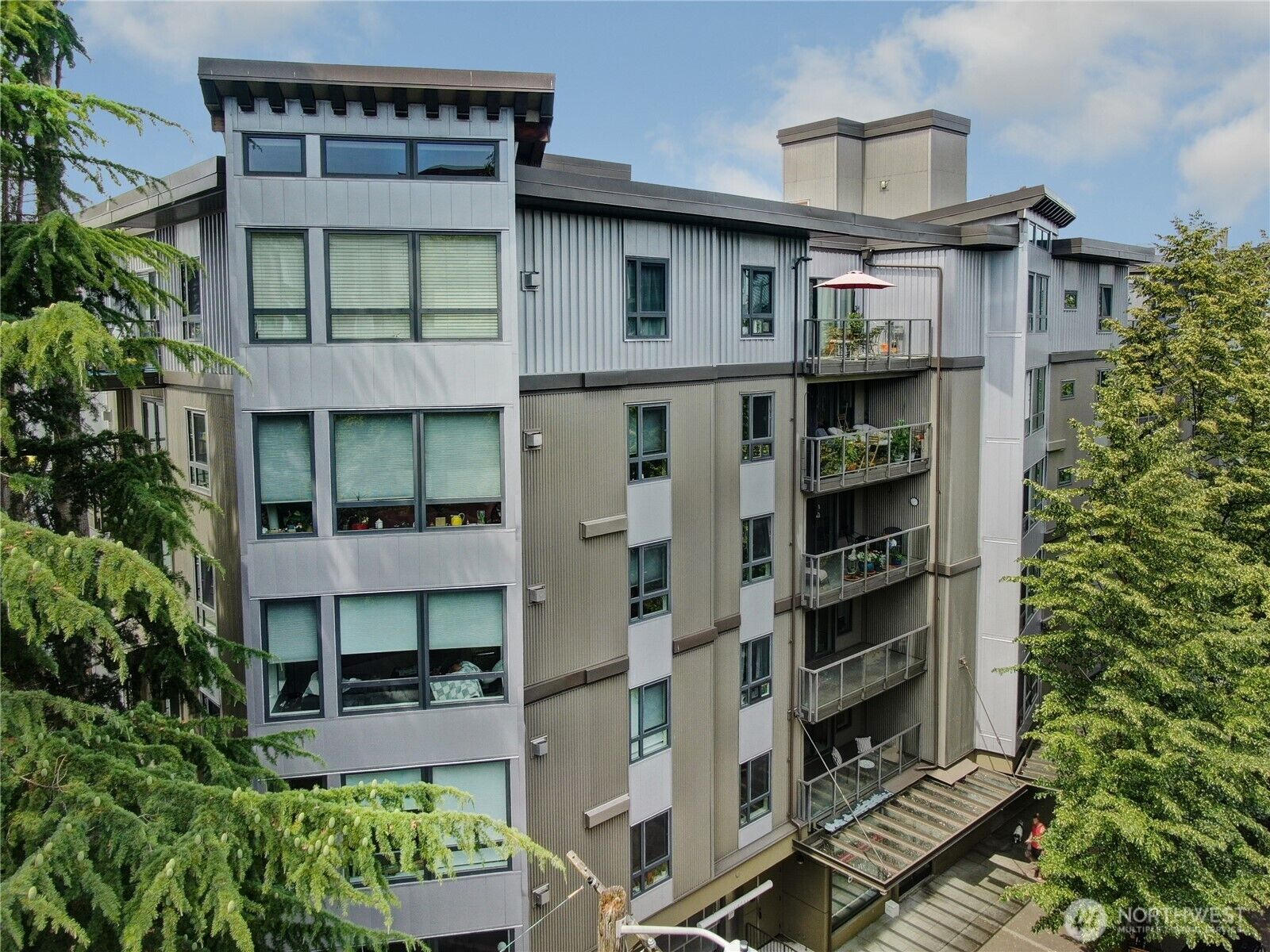 Property Photo:  5001  California Avenue SW 212  WA 98136 