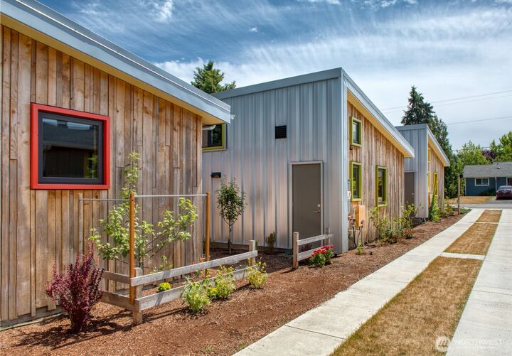 Property Photo:  624  2nd Street  WA 98260 